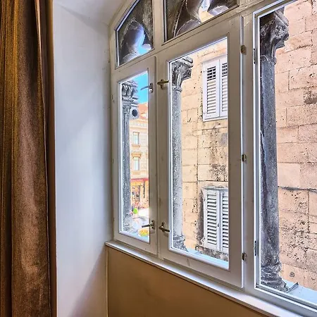 Urban Luxury Split