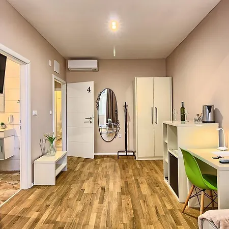 Urban Luxury Split
