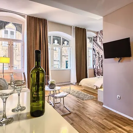 Urban Luxury Split