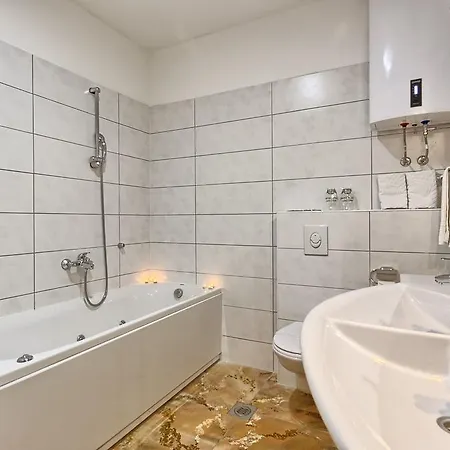 Urban Luxury Split
