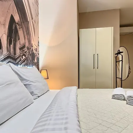 Urban Luxury Split