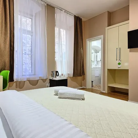 Urban Luxury Split