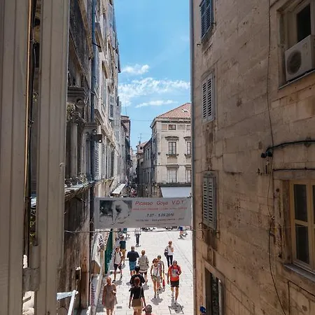 Urban Luxury Split