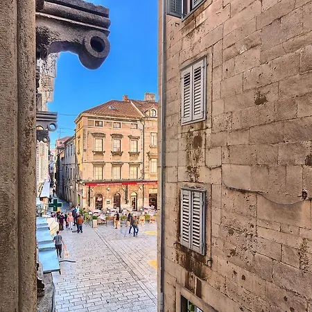 Urban Luxury Split